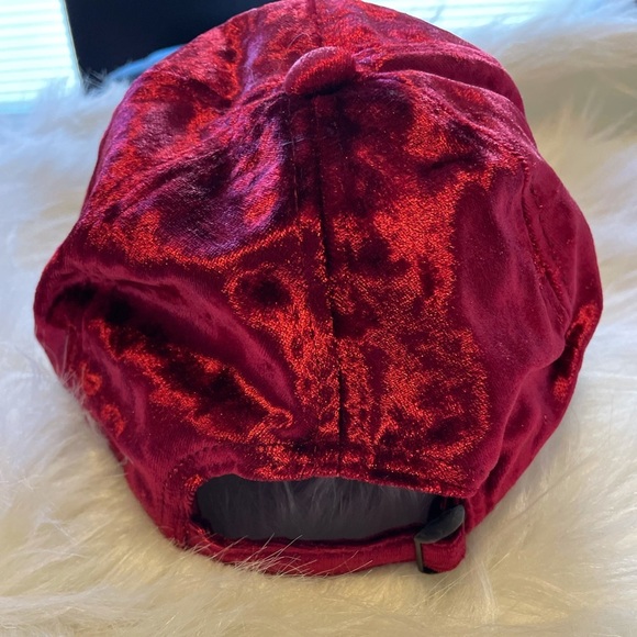 J. Elise Boutique Burgundy Golden Bee Patch Distressed Velour Velvet Fitted Cap - Picture 11 of 12